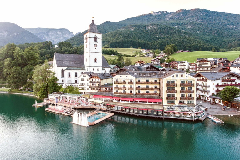 Filmbekannt: Das »Weisse Rössl« am Wolfgangsee mit seiner üppigen »Poll’s Kaiserterrasse«.