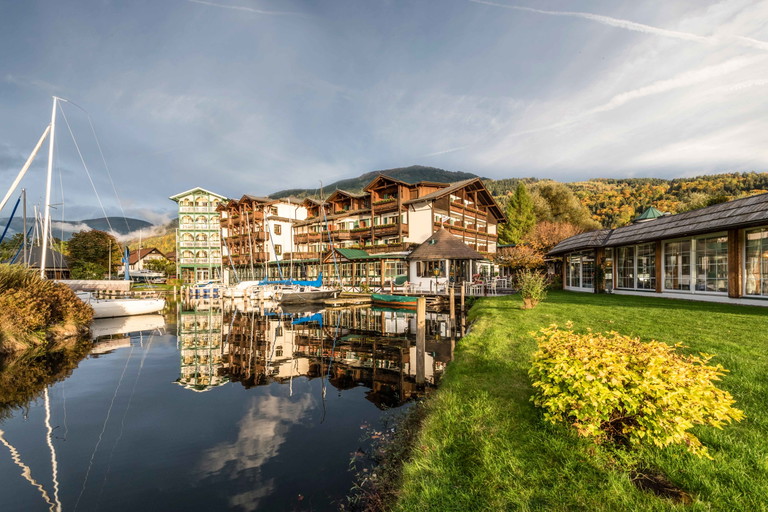 Harbor on the doorstep: Recreation anchors at the Seefischer on Lake Millstättersee. All you have to do is get on board.