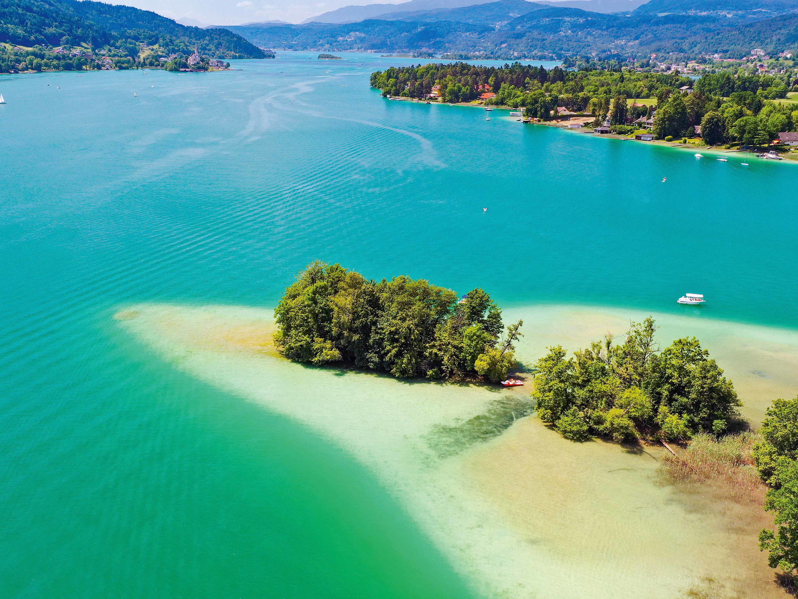 Karibik? Nein. Der Wörthersee verwöhnt mit türkisgrüner Trinkwasserqualität und liefert unverdünnten Urlaubsgenuss.
