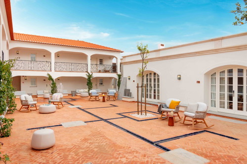 Dieter Morszeck erfüllte sich in 
Portugal seinen Traum. Auf die Gäste der charmanten »Quinta do Paral« warten gediegener Luxus, Ruhe und beste Weine.