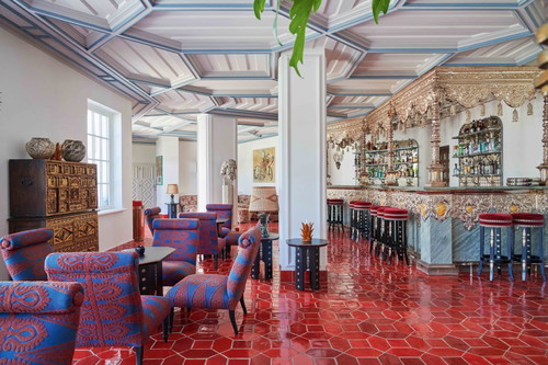 Außen traditionell und zurückhaltend, innen ein ebenso geschmackvolles wie aufregendes Luxus-Boutiquehotel: das exklusive »Vermelho« von Christian Louboutin.  