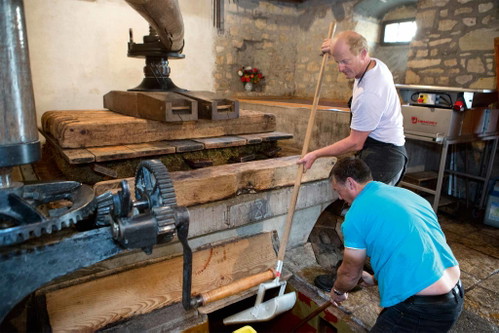 Winzer Jean-Denis Perrochet bei der Arbeit. 