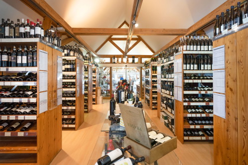 Die »Vinothek Fohringer« legt großen Wert auf individuelle Kundenberatung und bietet einen besonderen Schwerpunkt auf die Region Wachau. 