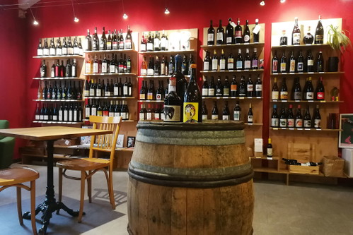 Natural und Orange Wines aus In- und Ausland bei »Vinifero« in Wien.