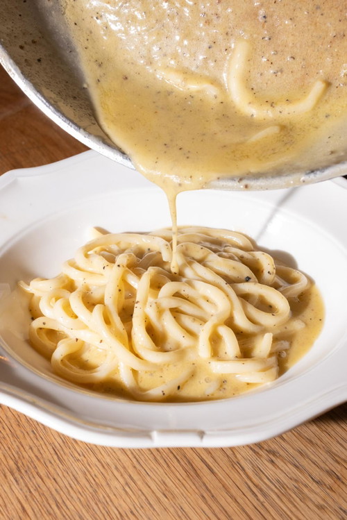«Cacio e Pepe» mit Udon-Nudeln.