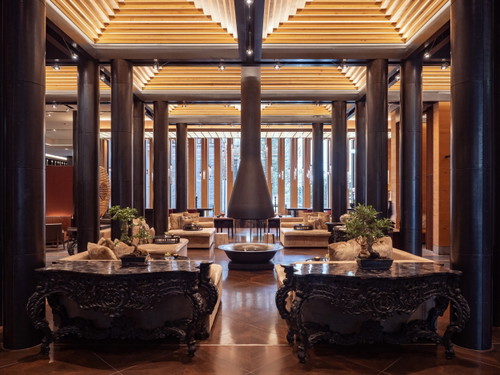 In «The Lobby» können Gäste in gemütlicher Atmosphäre kleine Snacks und Getränke geniessen.