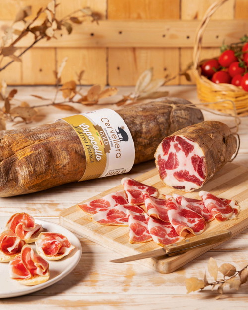 Capocollo, eine köstliche Hartwurstspezialität, aus der Ortschaft Martina Franca. Unbedingt probieren!