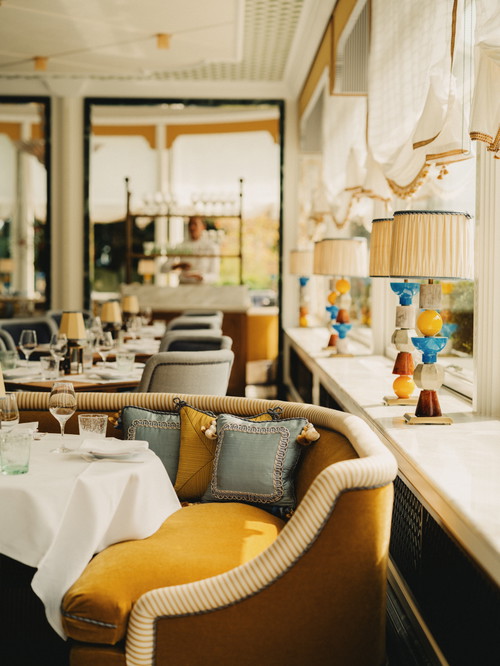 Gestaltet wurde das Interieur vom Designer Martin Brudnizki, der seine Kreativität vor fünf Jahren bereits im «Baur's» unter Beweis stellte.