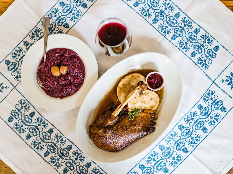 Die Gans hat im Burgenland eine Lange geschichte. Dann wurde es still um sie – mittlerweile ist das Tier zurück. zur Freude der Gourmets. 