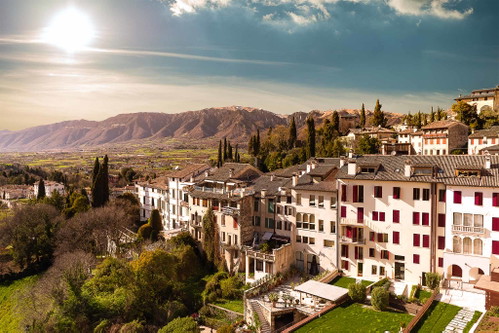 Der Asolo Prosecco DOCG darf nur im Anbaugebiet um das gleichnamige Dorf hergestellt werden.
