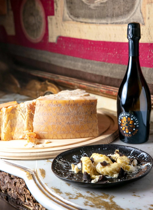 Die Trauben für den beliebten Prosecco DOC wachsen in Nordostitalien, speziell in den Regionen Venetien und Friaul-Julisch Venetien.