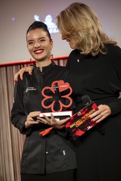 Sara Benahmed wurde mit dem Michelin Service Award 2024 ausgezeichnet.