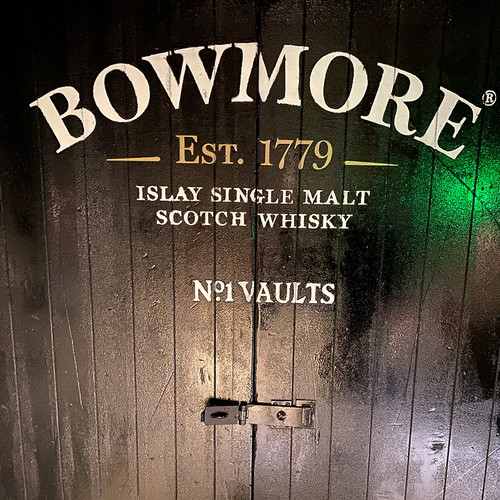 Eingang zu den legendären No. 1 Vaults von Bowmore, den ältesten Reifekellern auf Islay.