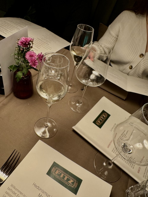 Die Weinkarte beinhaltet österreichische, kroatische, italienische und deutsche Weine.