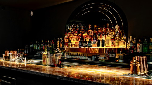 Der elegante Dry Club im oberen Stock.
