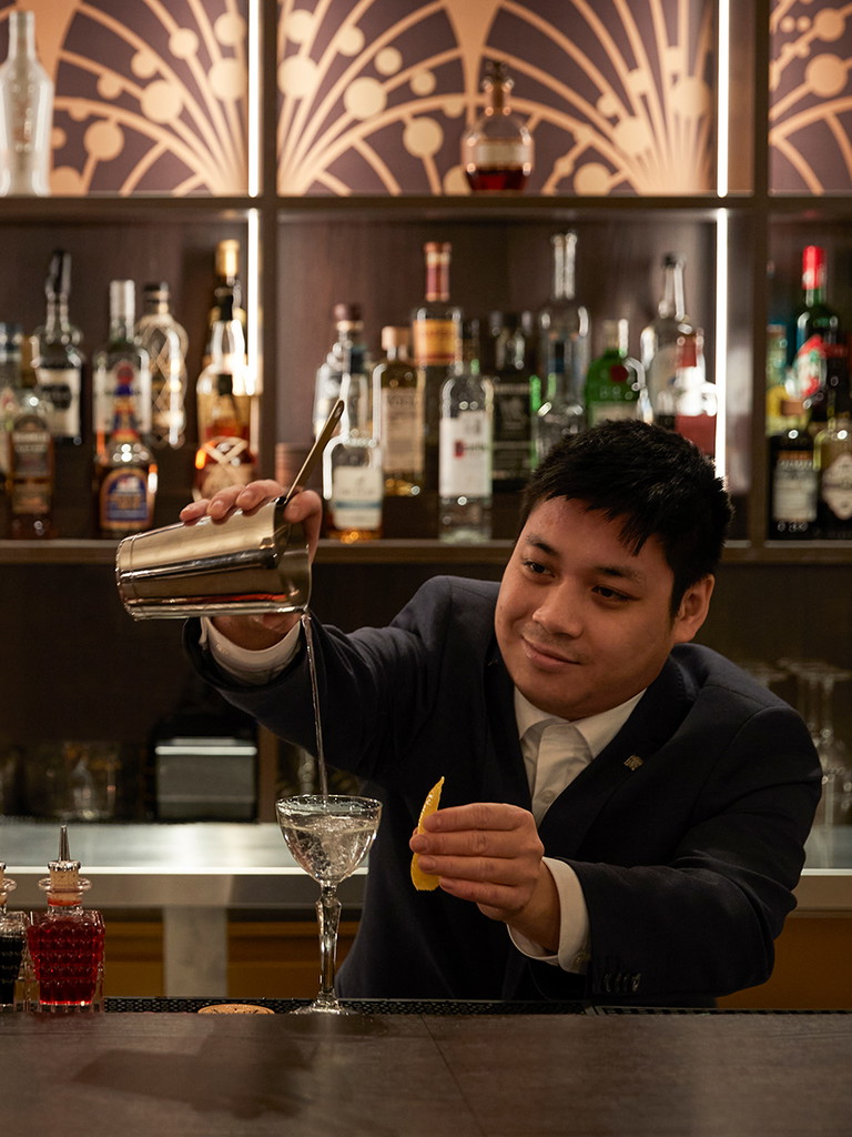 Thang Viet Trinh ist der neue Barchef der »1705« Bar im Dresdner Kempinski Hotel.