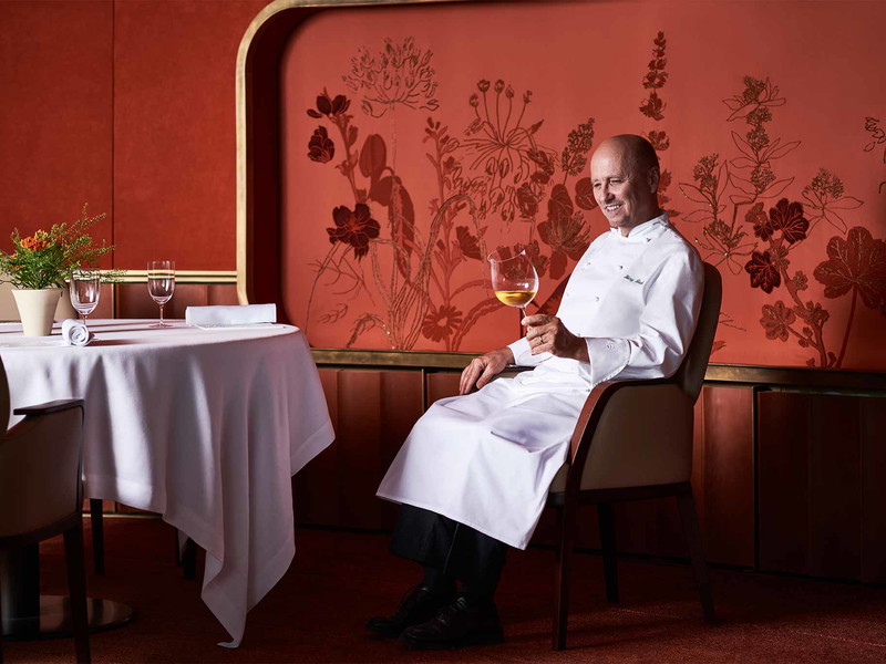 Gediegen und edel präsentiert sich das neue Interieur des »Ristorante la Pergola« von Heinz Beck. 