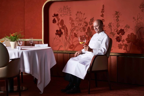 Gediegen und edel präsentiert sich das neue Interieur des »Ristorante la Pergola« von Heinz Beck. 