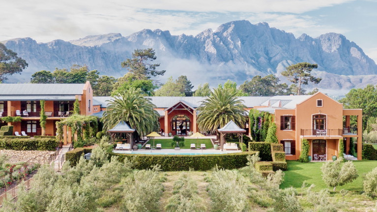Das gediegene »La Residence« bei Franschhoek ist das Schwesterhaus des »Silo« und überzeugt durch die beeindruckende Natur, die es umgibt.