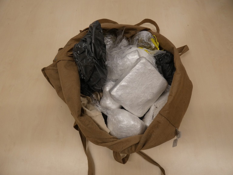 Tasche des Verdächtigen mit 1,6 Kilogramm Kokain