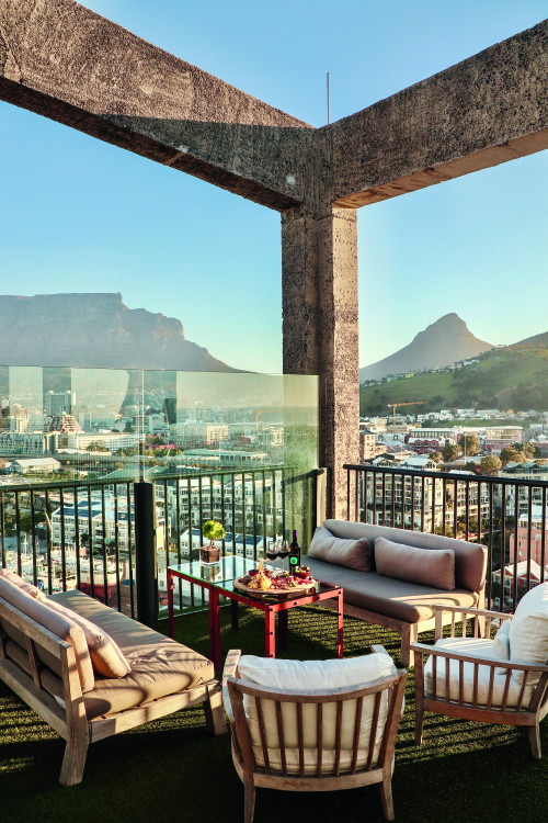 Auf Augenhöhe mit Kapstadts Wahrzeichen, dem Tafelberg: Die Rooftop-Bar thront auf der 15. Etage des ehemaligen Getreidesilos.