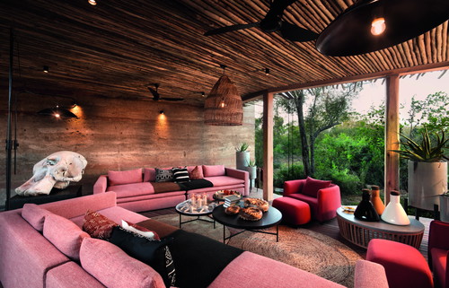 Auch auf einer Safari muss
man keineswegs auf Komfort verzichten – die Lodges des Anbieters andBeyond übertreffen in puncto Luxus sogar so manches Hotelzimmer.