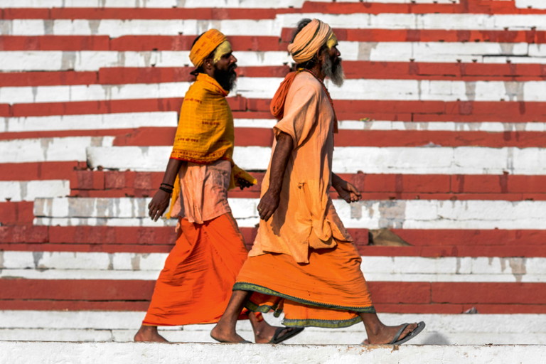 La filosofia dell'Ayurveda è millenaria e trae le sue origini dai Veda indiani, che contengono nozioni di fitoterapia e altri metodi di guarigione.
