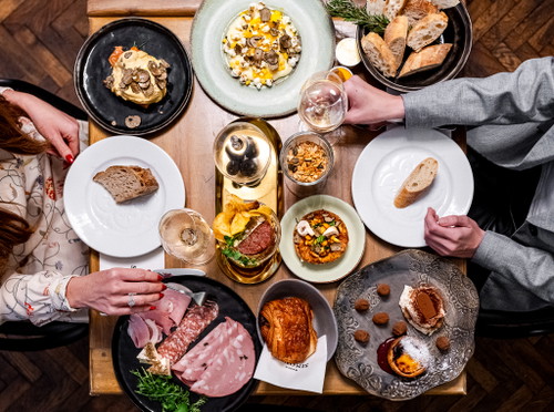 Der Trüffelbrunch wird »Family Style« serviert, also zum Teilen.