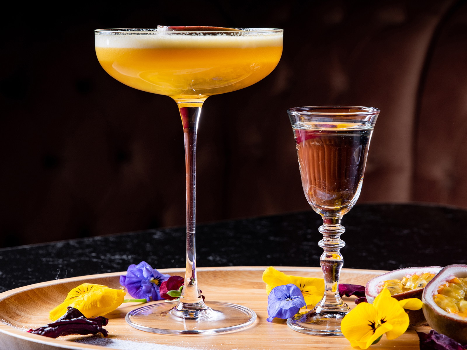 Der Pornstar Martini gehört zu den erfolgreichsten Neo-Klassikern. Sein Geheimnis? Kraftvolle Frucht und ein spritziger Begleiter.