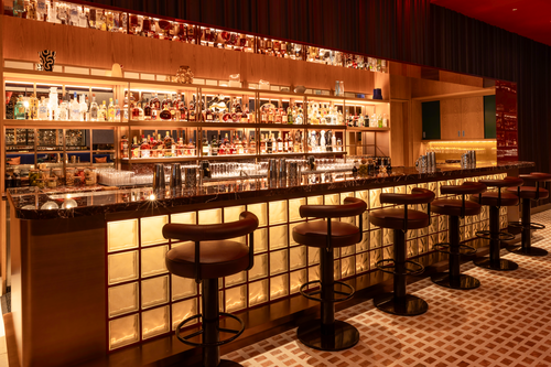 An der Bar werden nordische Cocktails und Spirituosen serviert.