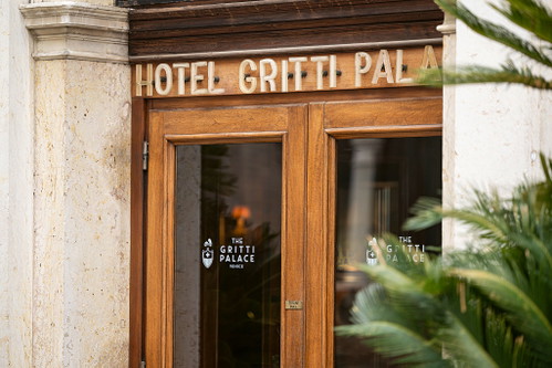 Der Eingang zum Hotel Gritti.