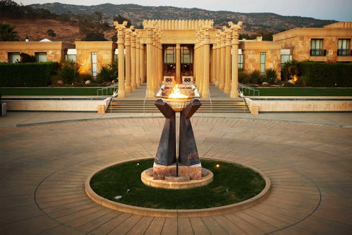 Ein Hauch von Persepolis beim Weingut Darioush, einem wahren Tempel für den kalifornischen Wein.