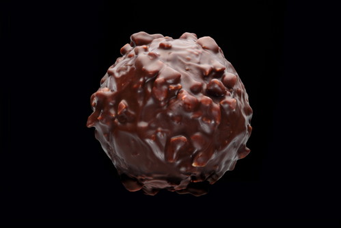 Die Brändli Bombe gibt es auch mit dunkler Schokoladenhülle.