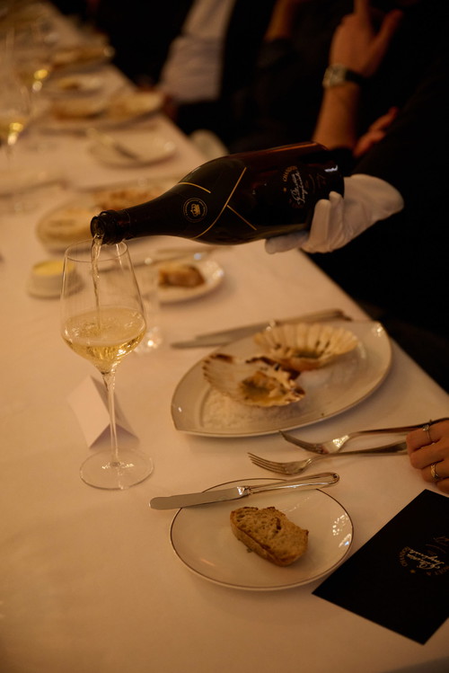 Der Champagner wurde zur Jakobsmuschel gepairt.