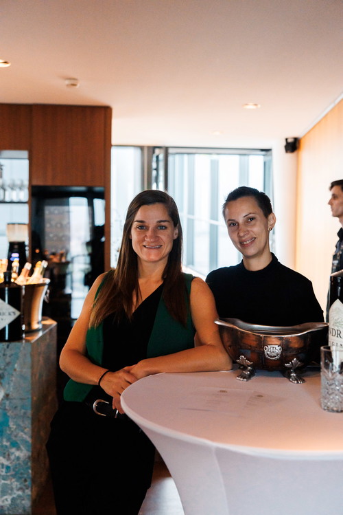 Katharina Schwaller mit Sigrid Schot.