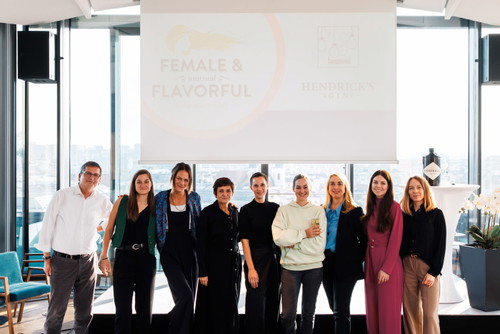 Die Podiumsgäste: Michael Grüssinger, Katharina Schwaller, Berit Glaser, Cornelia Jaksche, Sigrid Schot, Kira Huber, Barbara Ludwig, Saphir Rauch und Yvette Kiss.