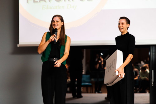 Katharina Schwaller mit Sigrid Schot.