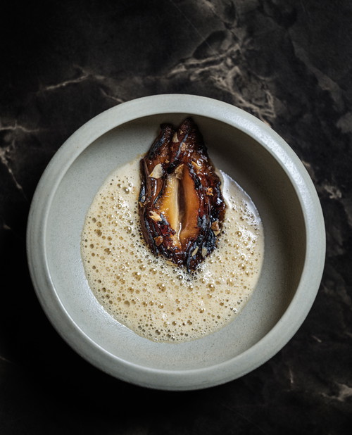 Das Signature Dish: Birne mit Kombu.