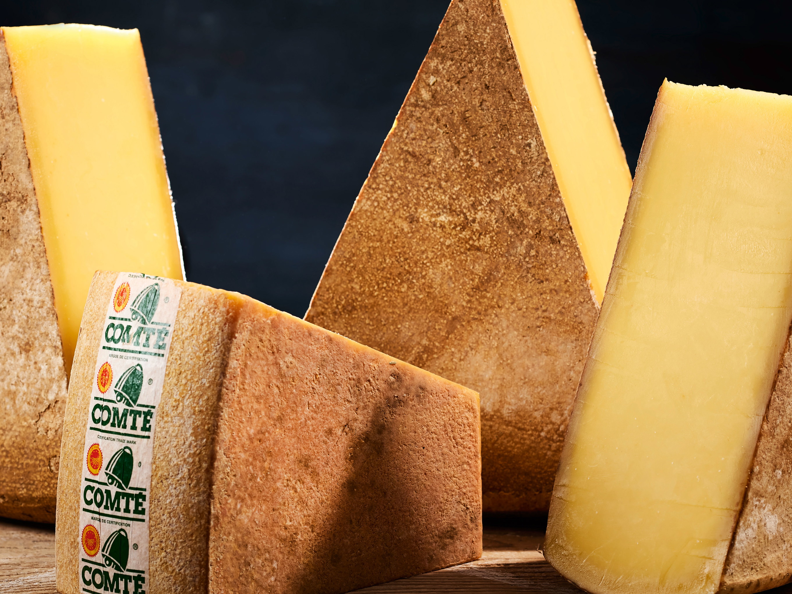 Schmeckt fast allen: Auch mit zunehmender Reife wird der Comté niemals zu streng, sondern bleibt geschmacklich ausgewogen.