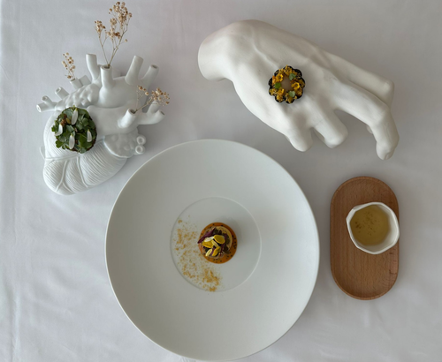 Sein Signature Dish: «Progressive course», roots, eggs &amp; citurs fruits.