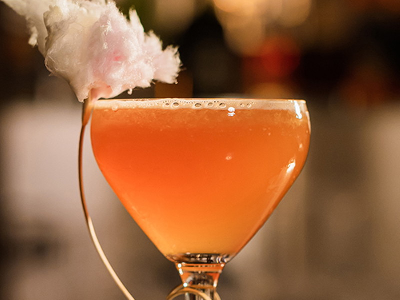 Roggenwhisky und Aperol? Das passt bestens, wie der »Charter Flight Cocktail« beweist.