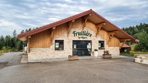 Das Franche-Comté mit seinen grünen Weiden und pittoresken Städtchen ist ein perfektes Ferienziel für Natur- und Käseliebhaber. Wer vor Ort ist, sollte unbedingt eine traditionelle Fruitière besuchen.