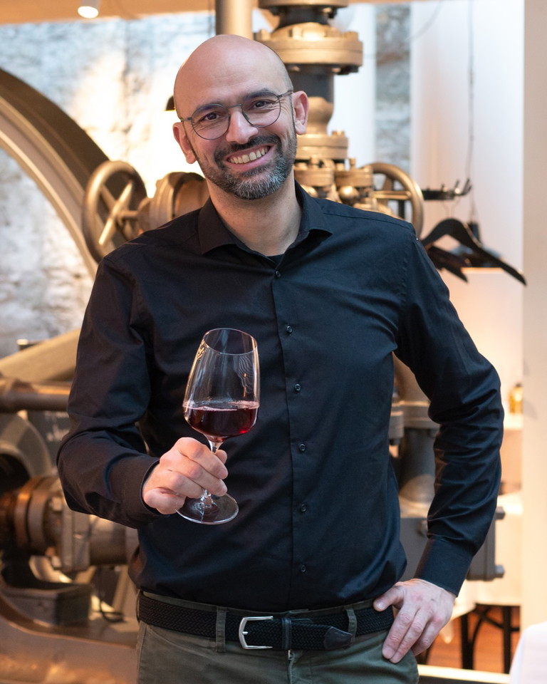 Alexandre Hanneman gestaltet die Weinkarte der «Blauen Ente» – mit Erfolg.