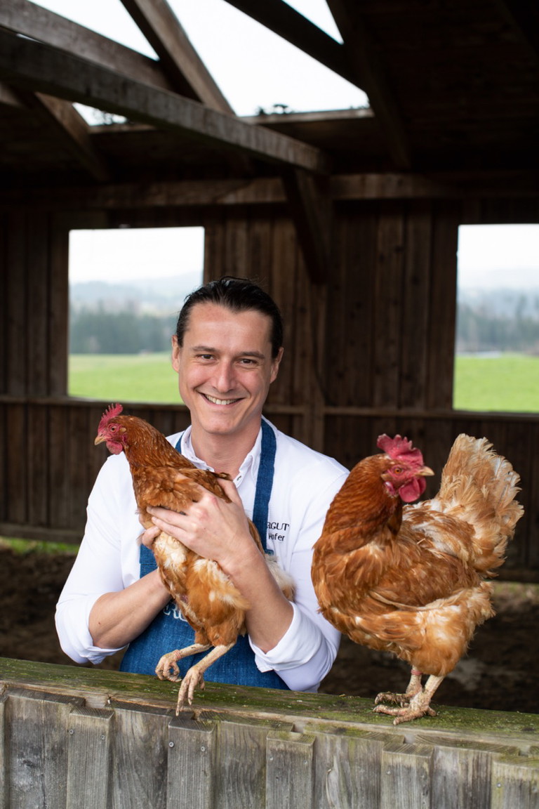 Spitzenkoch Thomas Hofer kocht im »Bergergut« auf – und macht den Knödel Fine-Dining-tauglich.