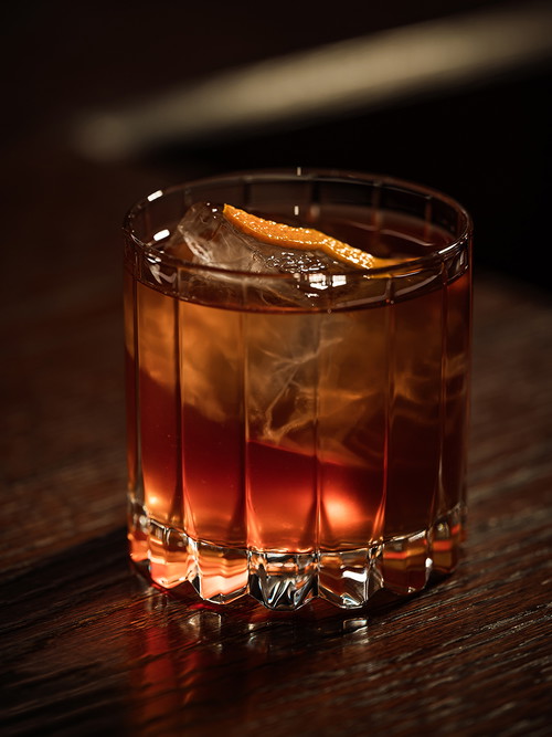 Der trockene »Carol II« vereint kubanischen Rum, armenischen Brandy, Wermut Earl Grey und Früchte.