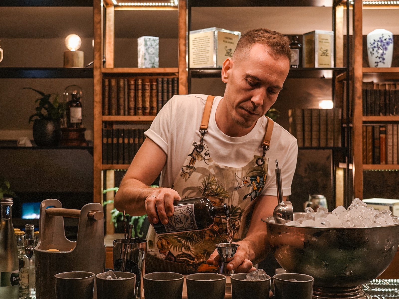Der Falstaff Bartender des Jahres Lennart Geist setzt konsequent auf lokale Zutaten, die er ganzjährig einsetzt.