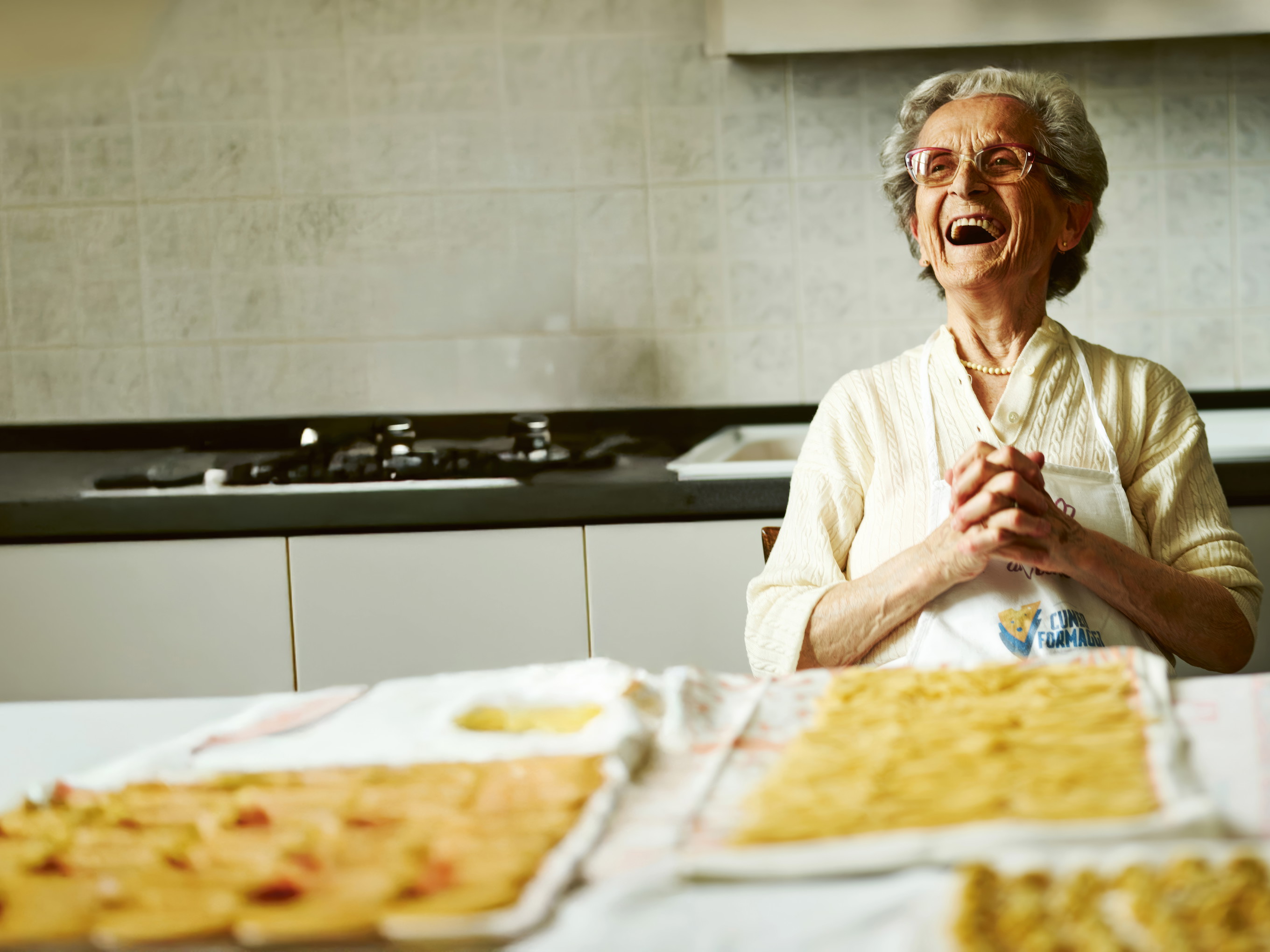 »Nonna Ida« aus dem Piemont ist eine der »Pasta Grannies«, die das Netz begeistern. Die Spezialität der 93-Jährigen: kleine Ravioli mit Fleischfülle.