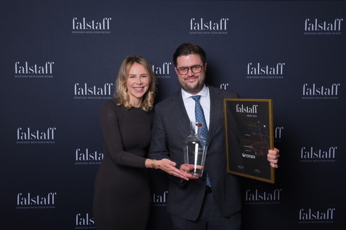 Weinpatin Karoline Taferner mit Simon Schubert vom »Reznicek«.