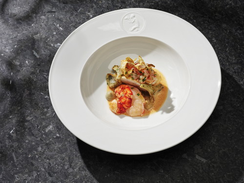 Atlantik-Seezunge mit  Gamba Carabiniera, Artischocken, Garnelen-Ceviche und Artischockennage