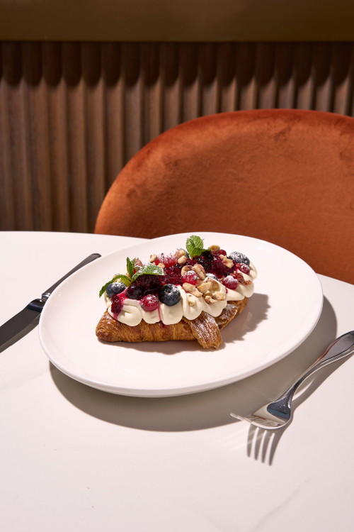 Die süsse Variante mit Vanillecrème, Beerenkompott und Beeren